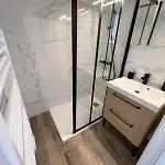 - 4 People - Swimming Pool Tennis Garage Apartment *