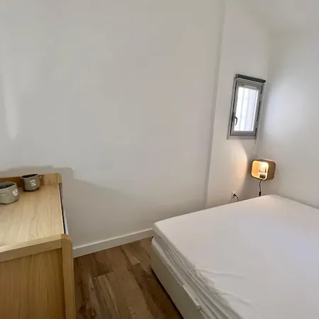 - 4 People - Swimming Pool Tennis Garage