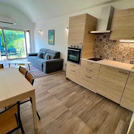 - 4 People - Swimming Pool Tennis Garage Daire *